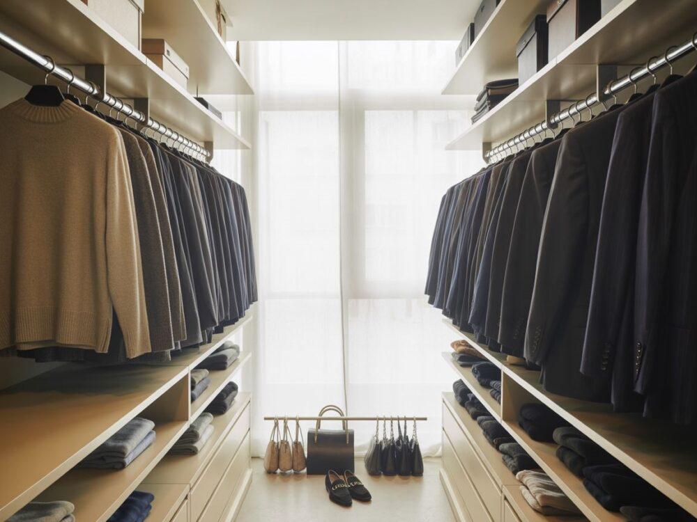 kolorystycznie ułożone ubrania