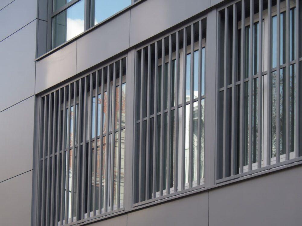 kratki okienne na zewnątrz