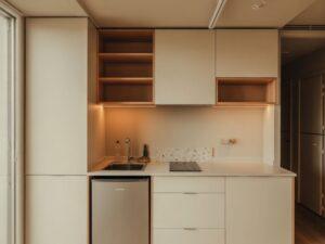 mała kuchnia kawalerka