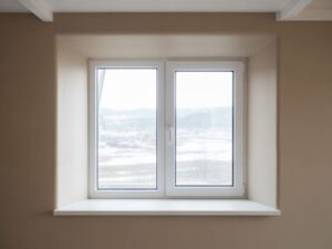 okno bez parapetu